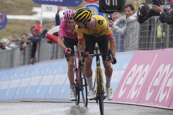 Thomas sees Giro lead cut slightly by Rogli Buitrago wins 19th